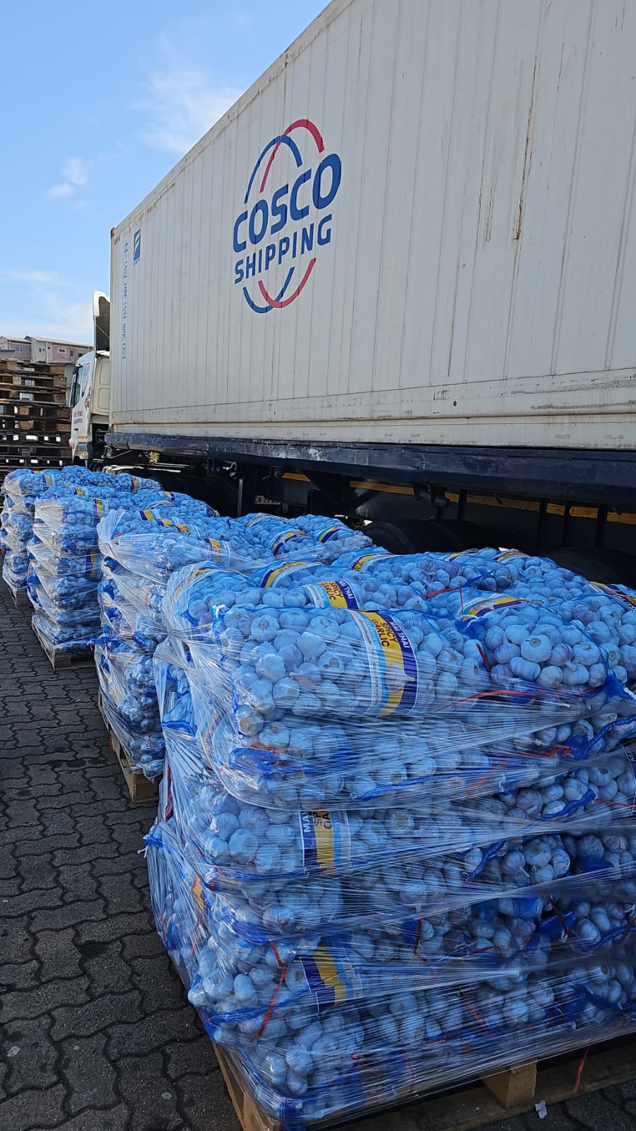 Container loading for distribution